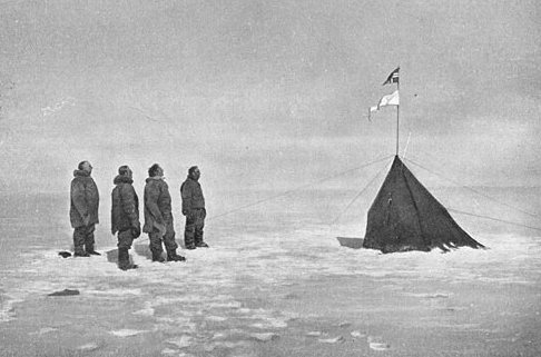 Команда Амундсена на Южном полюсе