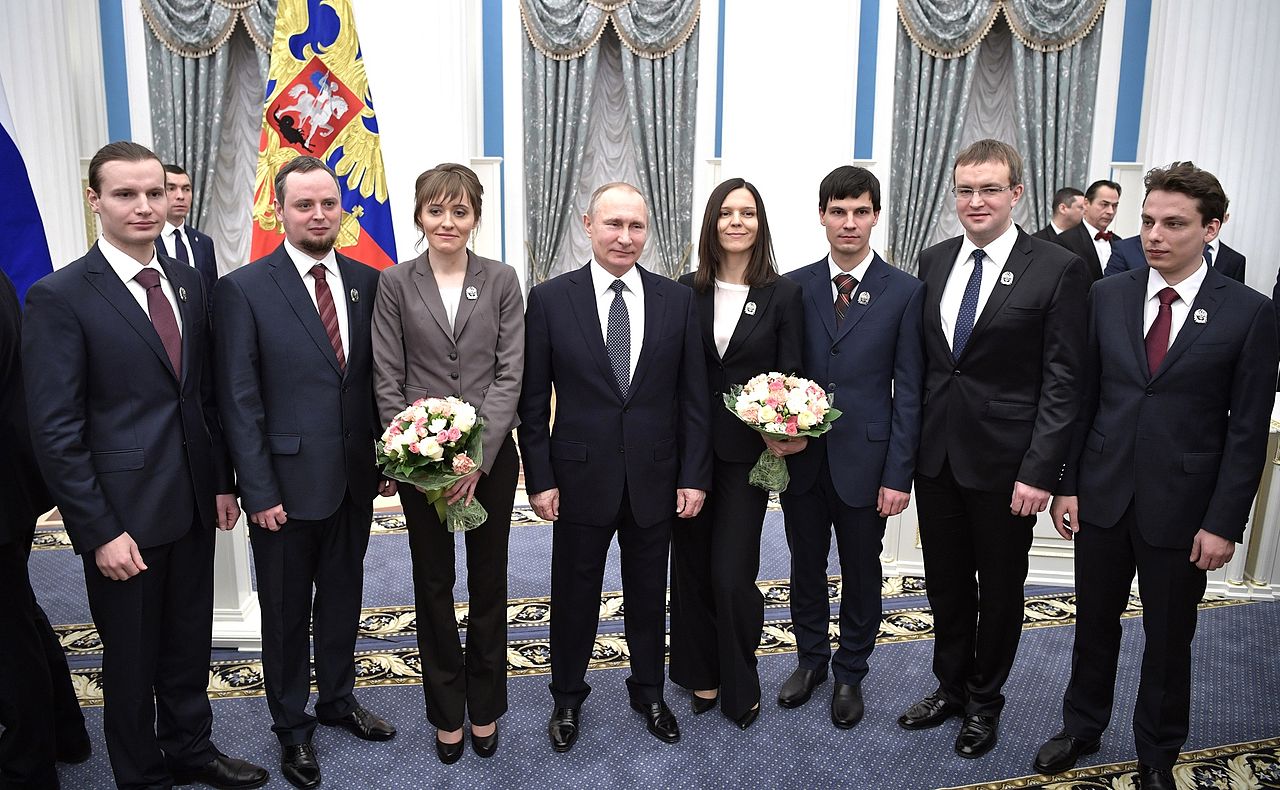 Лауреаты премии Президента РФ за 2016 год c В. В. Путиным