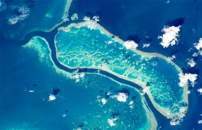 Вид на Большой Барьерный риф из космоса