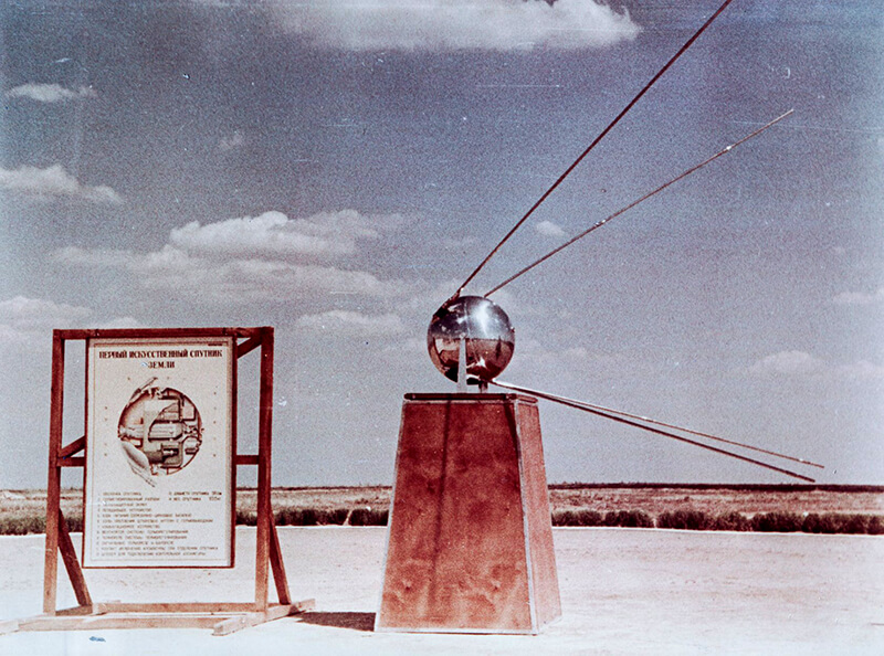 Макет первого искусственного спутника Земли на испытательном полигоне