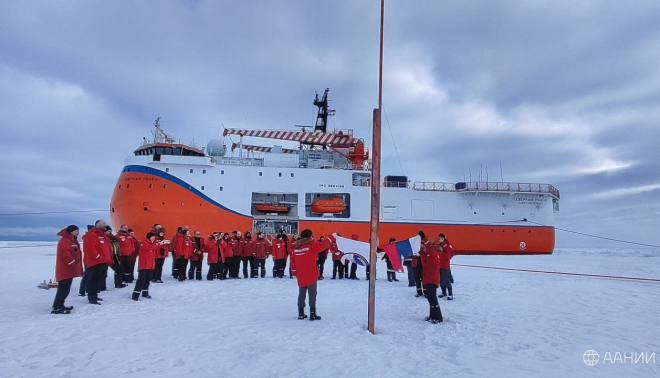 Ледостойкая самодвижущаяся платформа «Северный полюс»