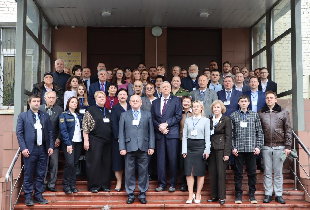 участники Школы