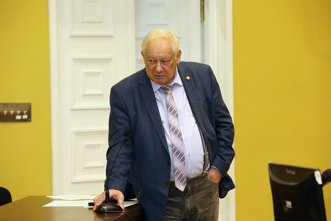 академик РАН Н. С. Бортников