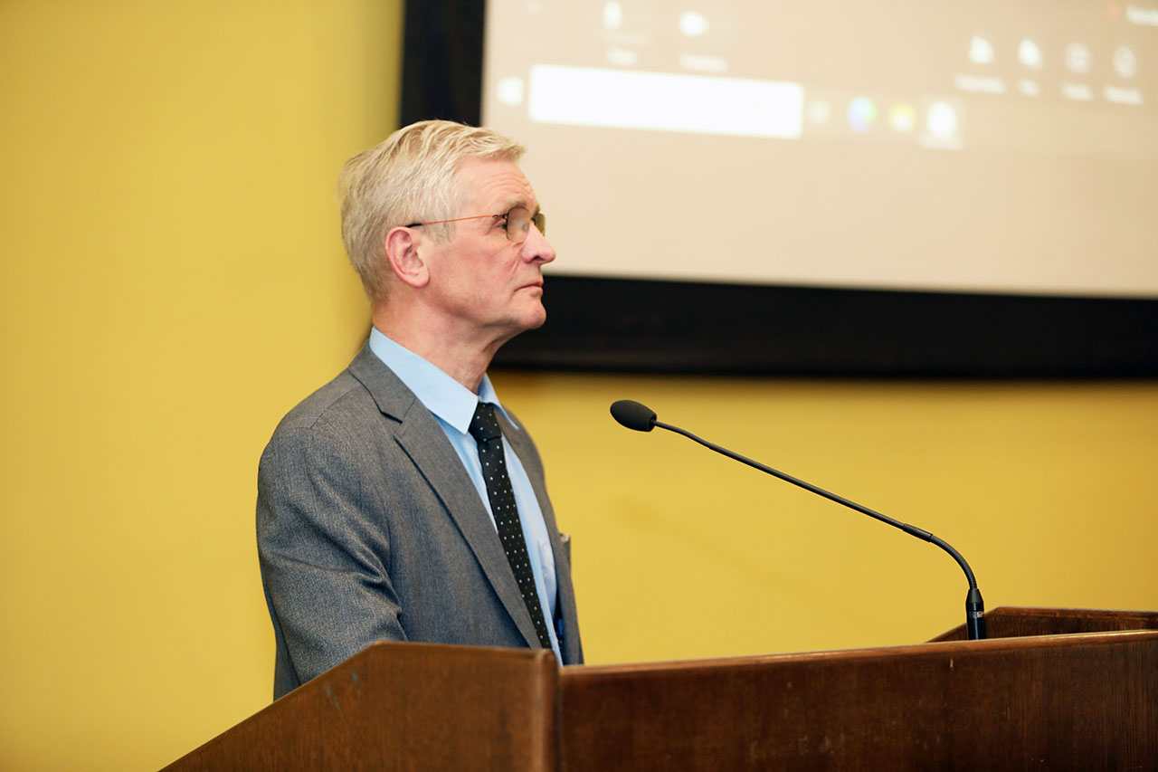 академик РАН Ю. А. Костицын