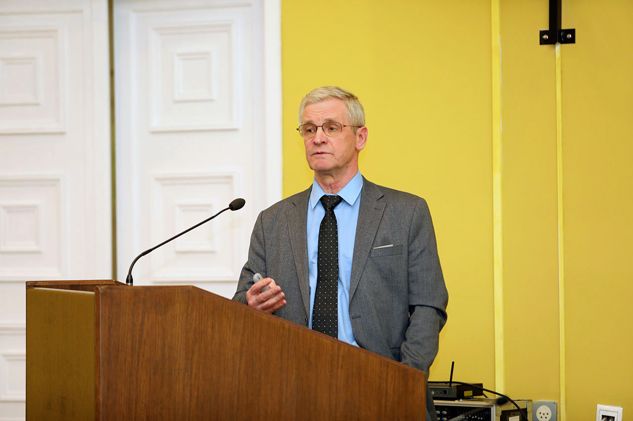 академик РАН Ю. А. Костицын