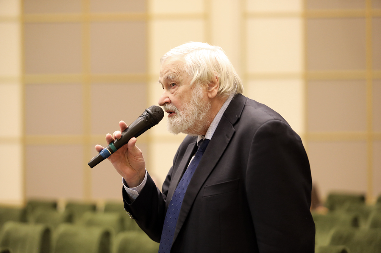 академик РАН А. О. Глико