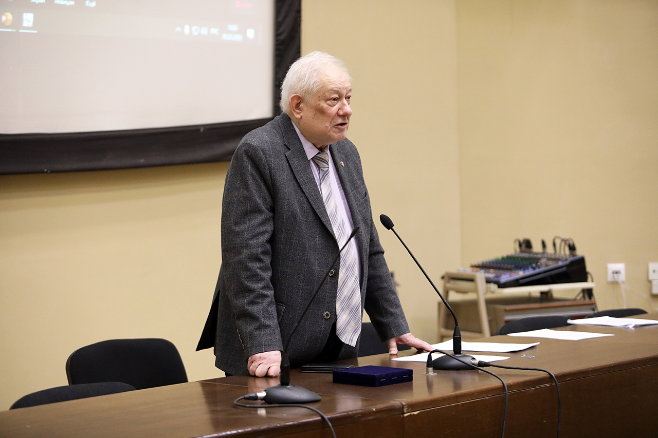 академик РАН Н. С. Бортников