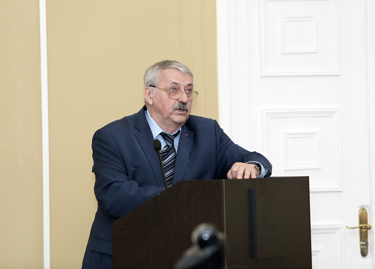 Член-корреспондент РАН М. Н. Железняк