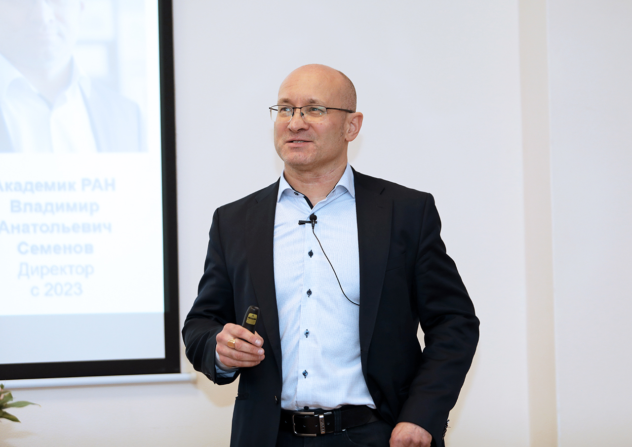 академик РАН В. А. Семёнов