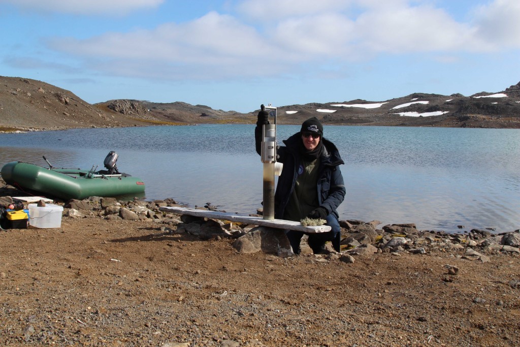 З. И. Слуковский с колонкой отложений