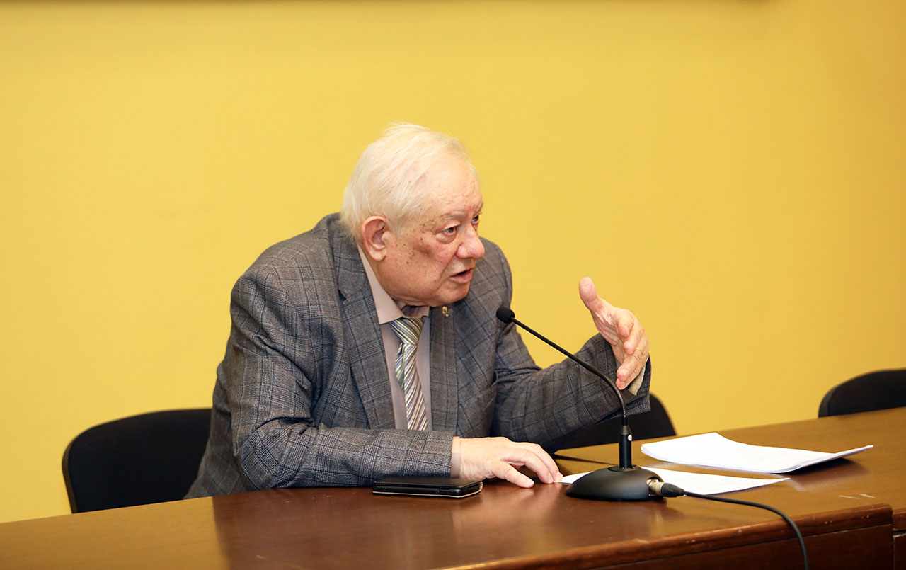 академик РАН Н. С. Бортников