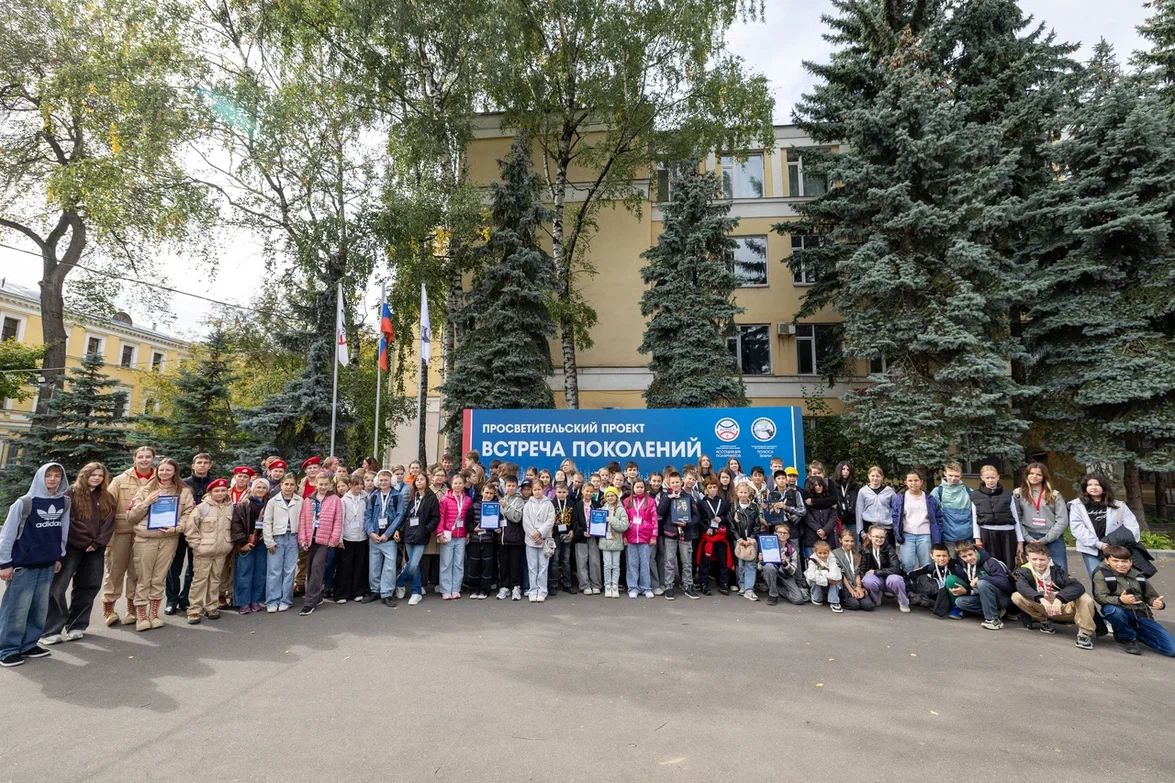 участники